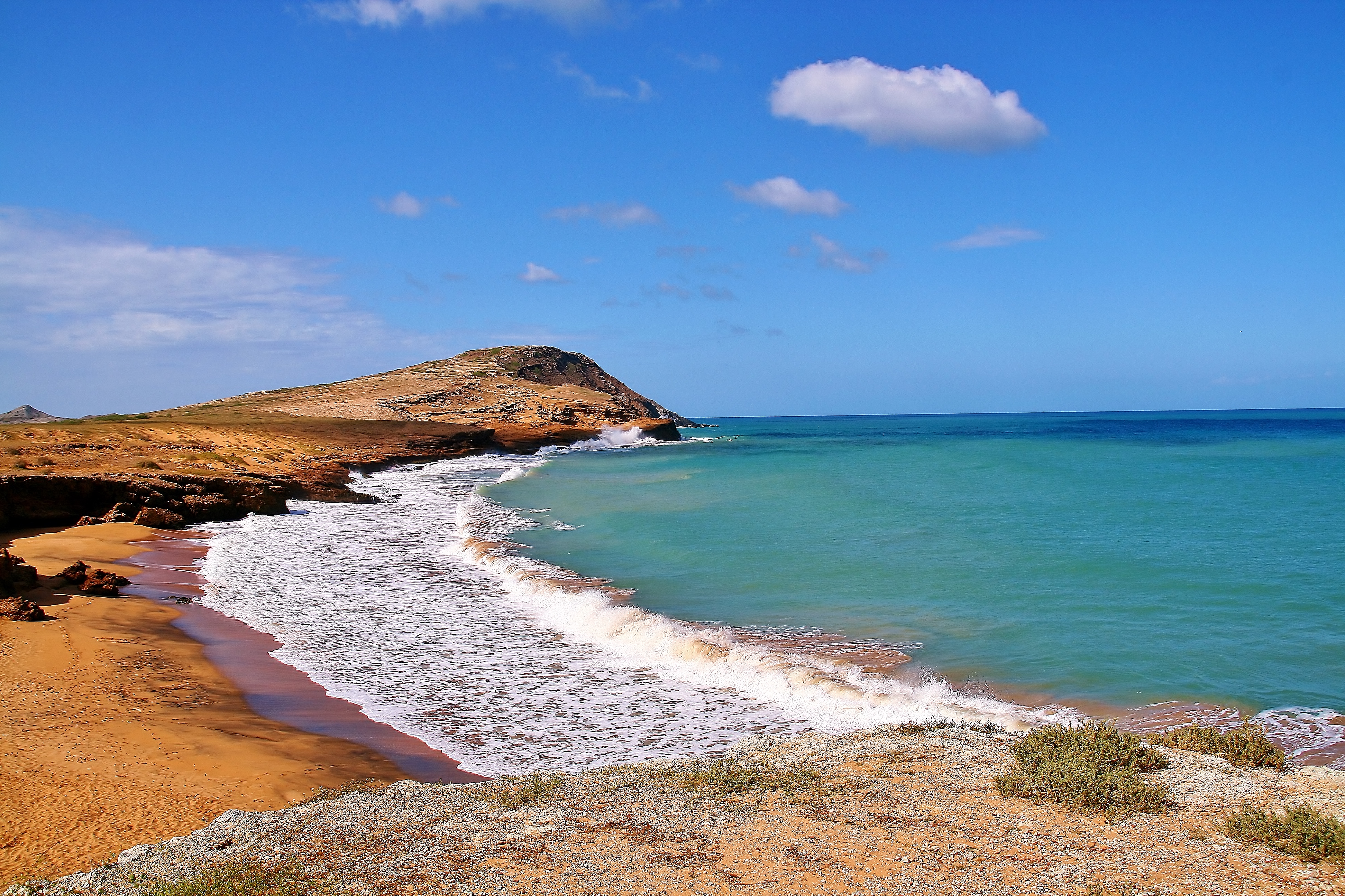 맑은 날의 Cabo de la Vela 해변의 파노라마