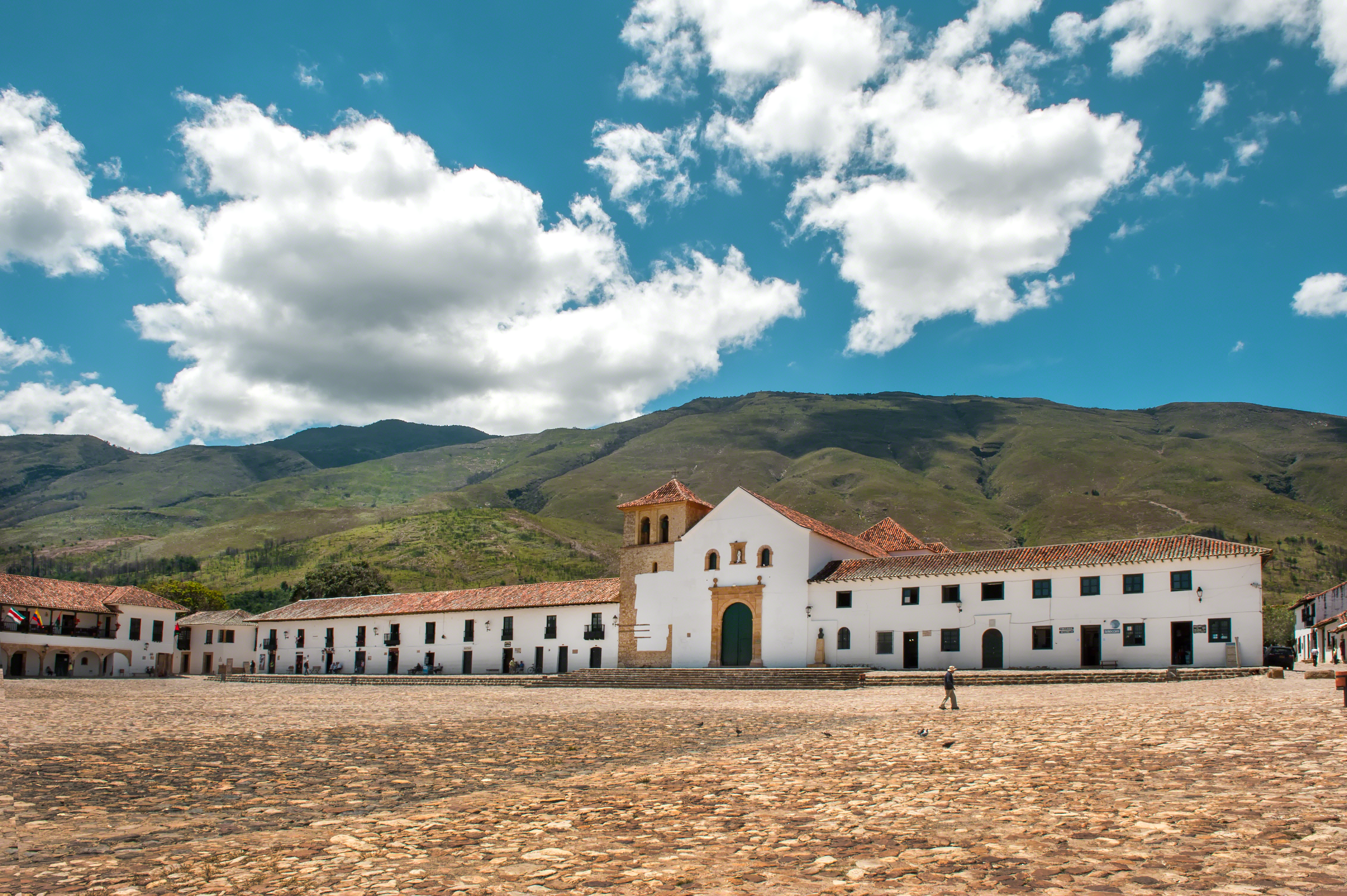 Descubre la plaza mayor, el lugar más conocido de Villa de Leyva