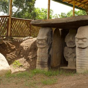 Popayán y el Parque Arqueológico de San Agustín: de la ciudad blanca a los misterios precolombinos.