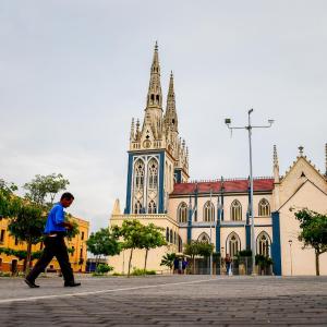 IGLESIA Y PLAZA DE SAN ROQUE