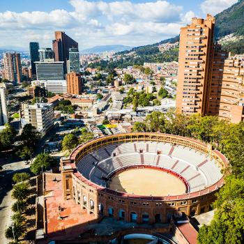 Vue panoramique de la ville de Bogotá, une destination offrant une large gamme d'activités LGBT