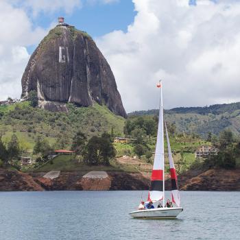 Guatapé Antioquia, Panoramaansicht und Segelboot.